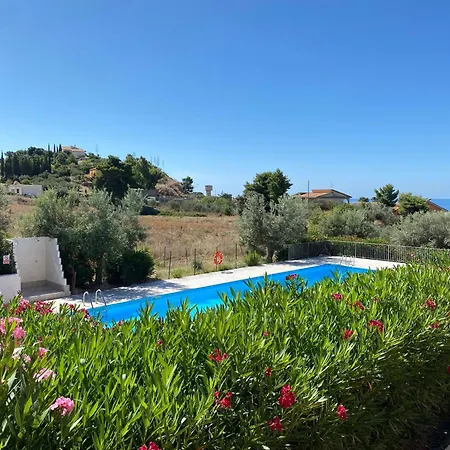 Апартаменты - Sleeps 3 & Swimming Pool Реальмонте