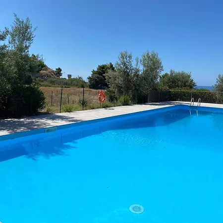 Апартаменты - Sleeps 3 & Swimming Pool