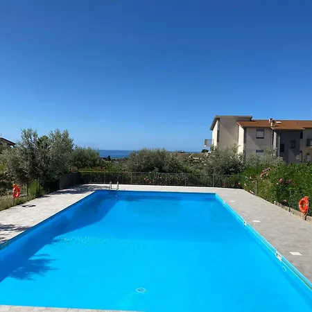 Апартаменты - Sleeps 3 & Swimming Pool *